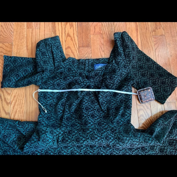 🚨SOLD🚨Collectif Vintage Brocade emerald green swing dress!! Size Large - Picture 8 of 13